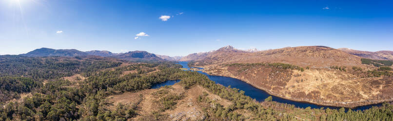 UK, Schottland, Luftbildpanorama von Glen Affric - SMAF02565