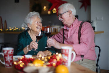 Happy senior couple celebrating New Year eve together. - HPIF10465