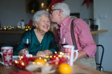 Happy senior couple celebrating New Year eve together. - HPIF10466