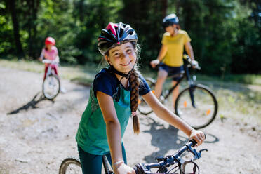 Young family with little children at a bike trip together in nature. - HPIF10802