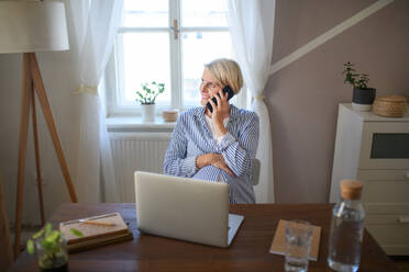 Pregnant woman having home office, calling. - HPIF11671