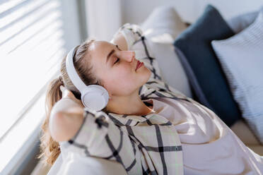 Young woman relaxing with a headphones, listening music. - HPIF12100
