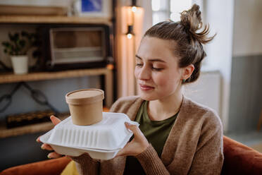 Young woman ordered lunch from a restaurant. - HPIF12878