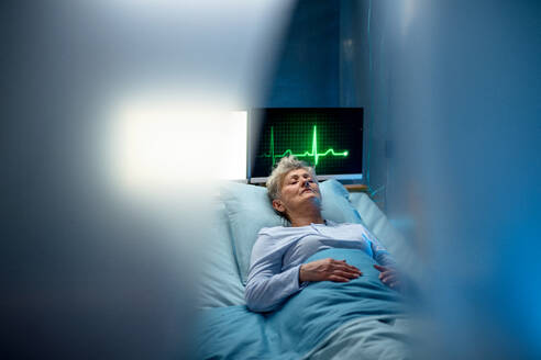 An infected patient in quarantine lying in bed in hospital, coronavirus concept. - HPIF13752