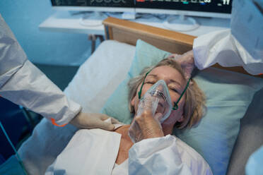Close-up of covid-19 infected patient in bed in hospital, coronavirus and breathing problems concept. - HPIF13997