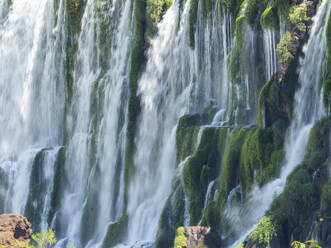 Ein Blick vom unteren Kreislauf der Iguazu-Wasserfälle, UNESCO-Weltkulturerbe, Provinz Misiones, Argentinien, Südamerika - RHPLF23987