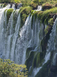 Ein Blick vom unteren Kreislauf der Iguazu-Wasserfälle, UNESCO-Weltkulturerbe, Provinz Misiones, Argentinien, Südamerika - RHPLF23992