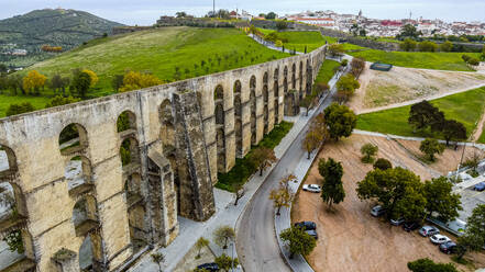 Luftaufnahme des Aquädukts von Elvas (Amoreira Aquädukt), UNESCO-Weltkulturerbe, Elvas, Alentejo, Portugal, Europa - RHPLF24001
