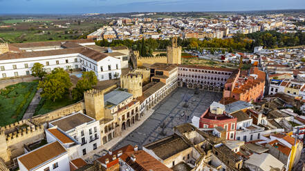 Luftaufnahme der Burg Alcazaba, Badajoz, Extremadura, Spanien, Europa - RHPLF24002
