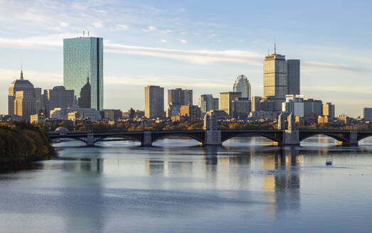 Boston Skyline mit Longfellow Bridge, Boston, Massachusetts, Neuengland, Vereinigte Staaten von Amerika, Nordamerika - RHPLF24049