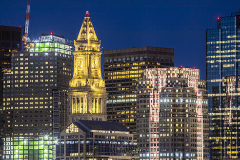 Boston Skyline in Lichtern, Boston, Massachusetts, Neuengland, Vereinigte Staaten von Amerika, Nord-Amerika - RHPLF24060