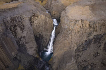 Luftaufnahme des Litlanesfoss-Wasserfalls im Osten von Island. - AAEF17863