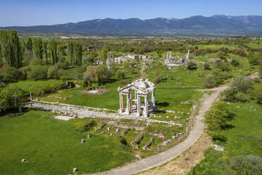 Luftaufnahme der antiken Ruinen eines griechischen Tempels in Aphrodisias, Aydin, Türkei. - AAEF17871