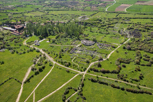 Luftaufnahme der antiken Ruinen eines griechischen Tempels in Aphrodisias, Aydin, Türkei. - AAEF17879