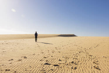 Mid adult man jogging on sand dunes - FOLF12183