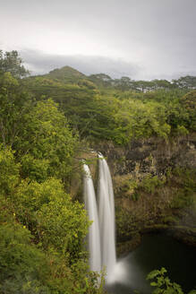 Großer Wasserfall in Kauai, Hawaii - FOLF12297