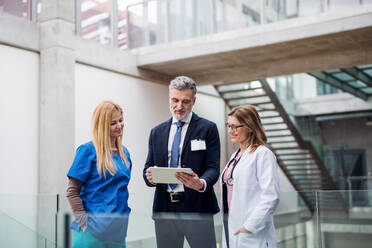 Group of doctors talking to pharmaceutical sales representative on conference. - HPIF16033