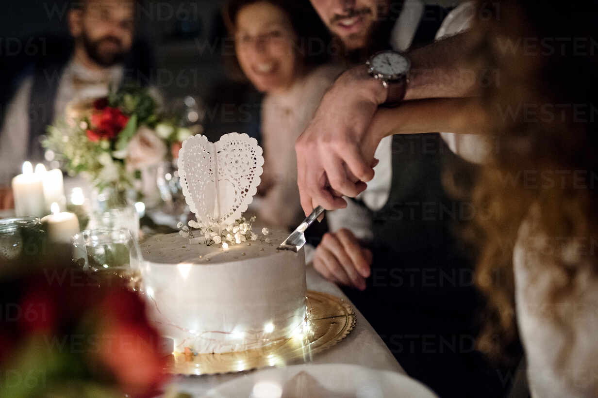 Sequin cake table cloth - Wedding Lounge