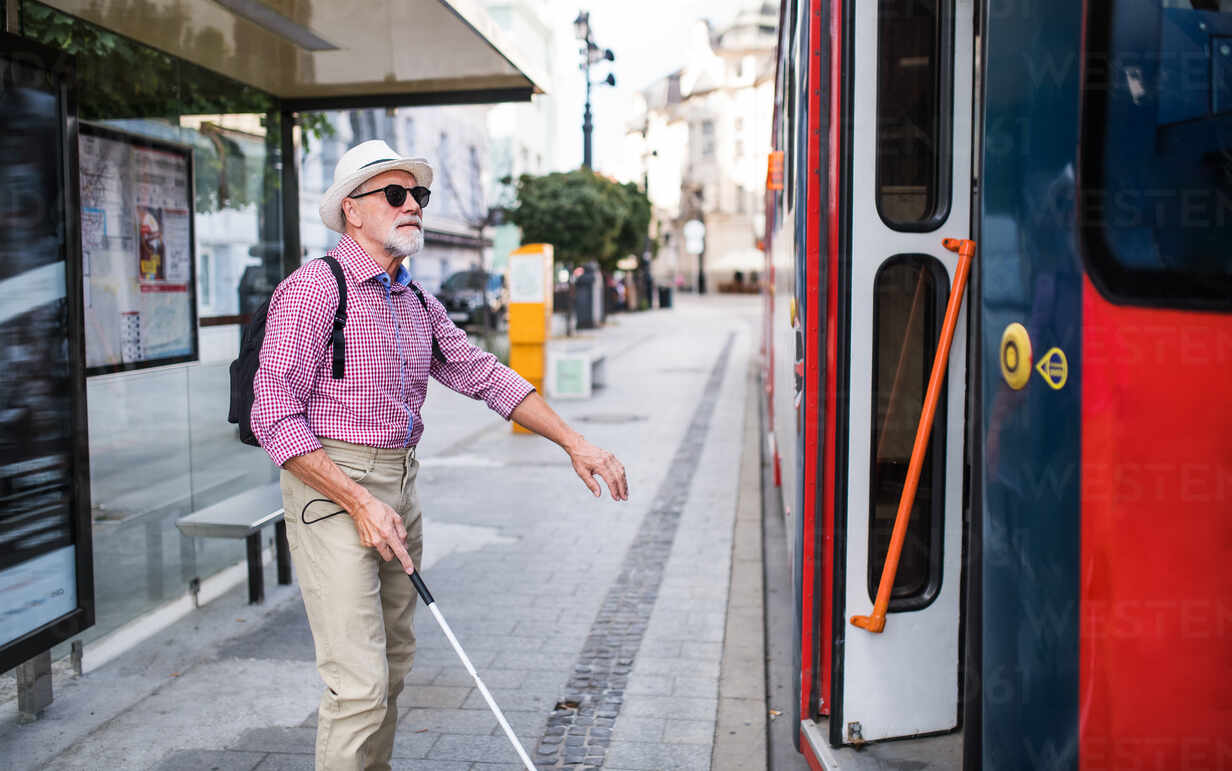 https://us.images.westend61.de/0001834417pw/a-senior-blind-man-with-white-cane-getting-on-public-transport-in-city-HPIF17707.jpg