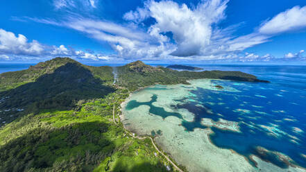Luftaufnahme von Mangareva, Gambier-Archipel, Französisch-Polynesien, Südpazifik, Pazifik - RHPLF24124