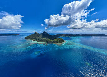 Luftaufnahme von Mangareva, Gambier-Archipel, Französisch-Polynesien, Südpazifik, Pazifik - RHPLF24125