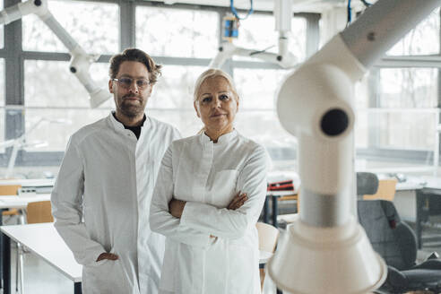 Scientists together standing in laboratory - JOSEF19531