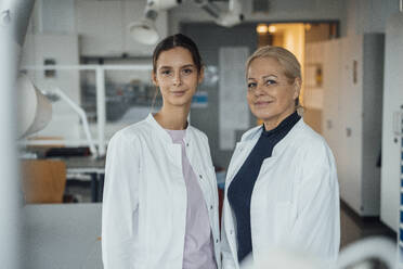 Smiling scientists standing in laboratory - JOSEF19578