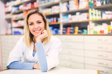 Portrait of a young beautiful friendly female pharmacist. Copy space. - HPIF22984