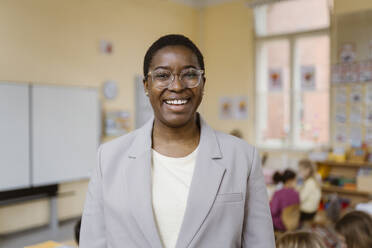 female teacher school teacher dress code