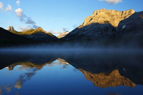 Wedge Pond, Kananaskis Country, Alberta, Rocky Mountains, Canada, North America - RHPLF24567