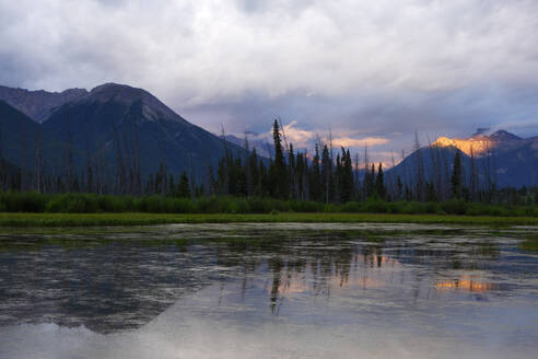 Early morning light, Vermillion Lakes, Banff National Park, UNESCO World Heritage Site, Alberta, Rocky Mountains, Canada, North America - RHPLF24569