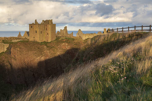 Dunnottar Castle perched on a cliff top promontory south of Stonehaven, Aberdeenshire, Scotland, United Kingdom, Europe - RHPLF24632