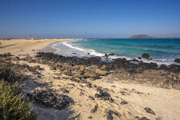 View of beach and the Atlantic Ocean, Corralejo Natural Park, Fuerteventura, Canary Islands, Spain, Atlantic, Europe - RHPLF24672