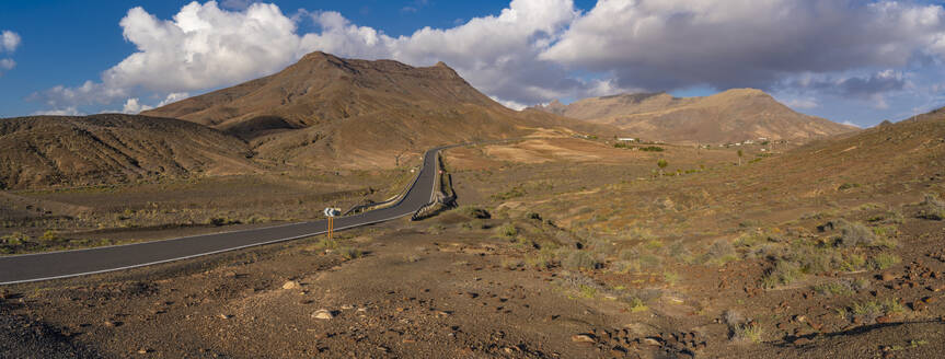 View of road, landscape and mountains near La Pared, La Pared, Fuerteventura, Canary Islands, Spain, Atlantic, Europe - RHPLF24684