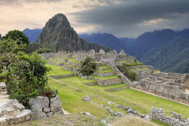 Machu Picchu, UNESCO World Heritage Site, ruined city of the Incas with Mount Huayana Picchu, Andes Cordillera, Urubamba province, Cusco, Peru, South America - RHPLF24698