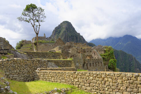 Machu Picchu, UNESCO World Heritage Site, ruined city of the Incas, Andes Cordillera, Urubamba province, Cusco, Peru, South America - RHPLF24704