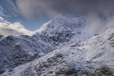 Mount Snowdon (Yr Wyddfa) in winter, Snowdonia National Park, Eryri, North Wales, United Kingdom, Europe - RHPLF24877