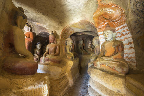 Buddha statues, Hpo Win Daung Caves (Phowintaung Caves), Monywa, Myanmar (Burma), Asia - RHPLF24918