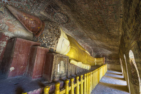 Reclining Buddha statue, Hpo Win Daung Caves (Phowintaung Caves), Monywa, Myanmar (Burma), Asia - RHPLF24922