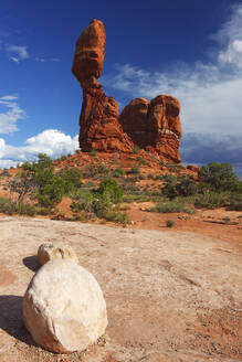 Balanced Rock, Arches National Park, Utah, United States of America, North America - RHPLF25015