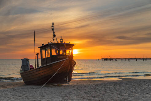 Fishing boat on the beach of Ahlbeck, Usedom Island, Baltic Sea, Mecklenburg-Western Pomerania, Germany, Europe - RHPLF25093