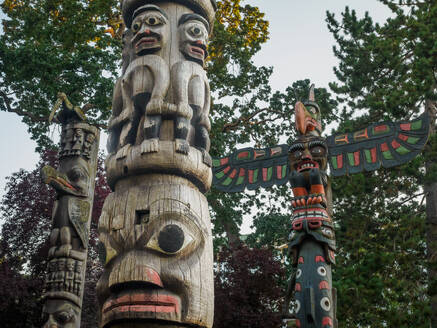 First Nations totem poles, Thunderbird Park, Vancouver Island, next to the Royal British Columbia Museum, Victoria, British Columbia, Canada, North America - RHPLF25245