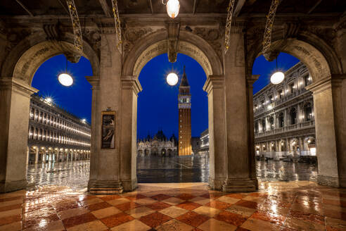 St. Mark's Square and Basilica of St. Mark, San Marco, Venice, UNESCO World Heritage Site, Veneto, Italy, Europe - RHPLF25274