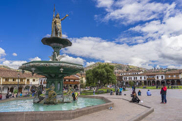 Fountain with Inca King Pachacutec, Plaza de Armas Square, Cusco, Peru, South America - RHPLF25303