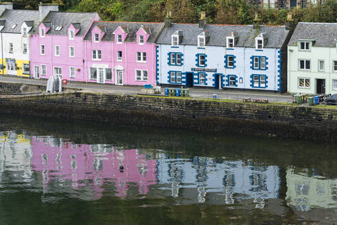 Colorful houses, Portree harbor, Portree, Isle of Skye, Inner Hebrides, Scotland, United Kingdom, Europe - RHPLF25308