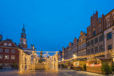 Christmas markets at Old Market Square, Poznan, Poland, Europe - RHPLF25311