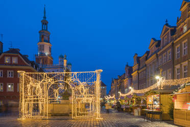 Christmas markets at Old Market Square, Poznan, Poland, Europe - RHPLF25312