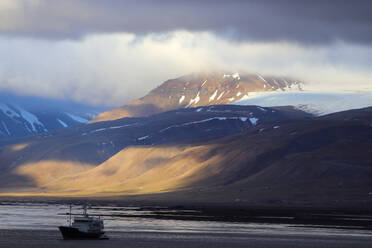 The mountains of Svalbard from Longyearbyen, Norway, Scandinavia, Europe - RHPLF25326