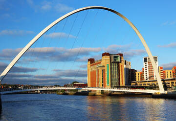 Gateshead Millennium Bridge, Newcastle-upon-Tyne, Tyne and Wear, England, United Kingdom, Europe - RHPLF25339