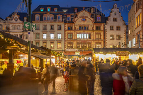 View of Christmas Market in Domplatz, Mainz, Rhineland-Palatinate, Germany, Europe - RHPLF25373